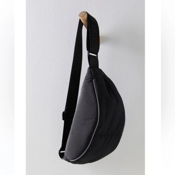 Free People Bulls Eye Sling Bag. Color black. MSRP $40 - Picture 4 of 5